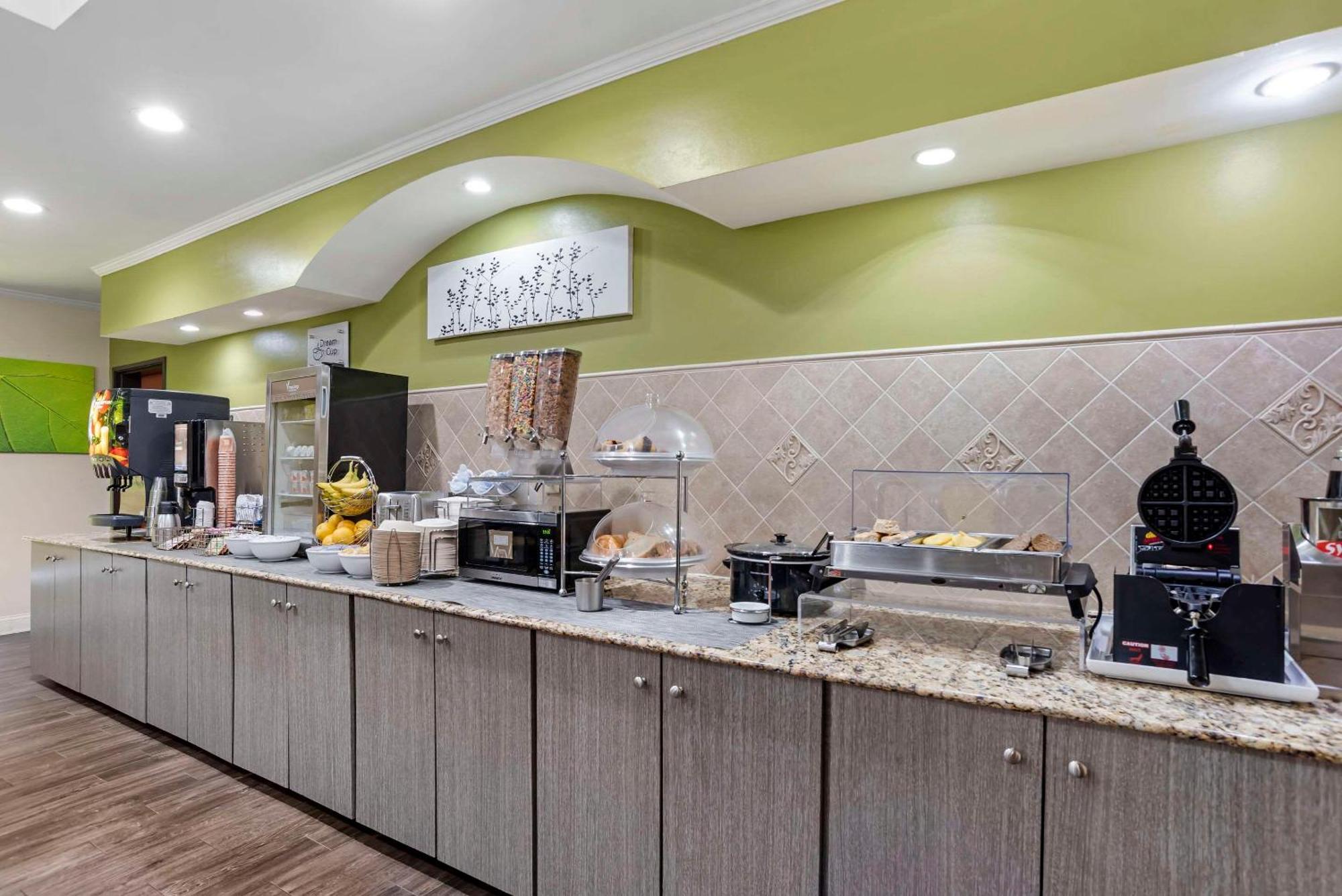 Sleep Inn & Suites Montgomery East I-85 Екстериор снимка